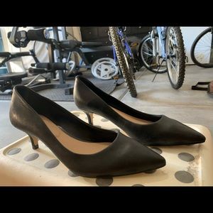 Aldo black low heel sz 5